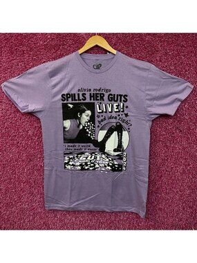 Olivia Rodrigo "Spills Her Guts LIVE!" Graphic T-shirt XL